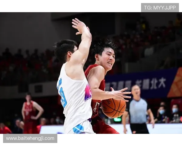 赛后分析:上海篮球队与武汉篮球队的技术对抗与战术解析 赛后分析:上海篮球队与武汉篮球队的技术对抗与战术解析